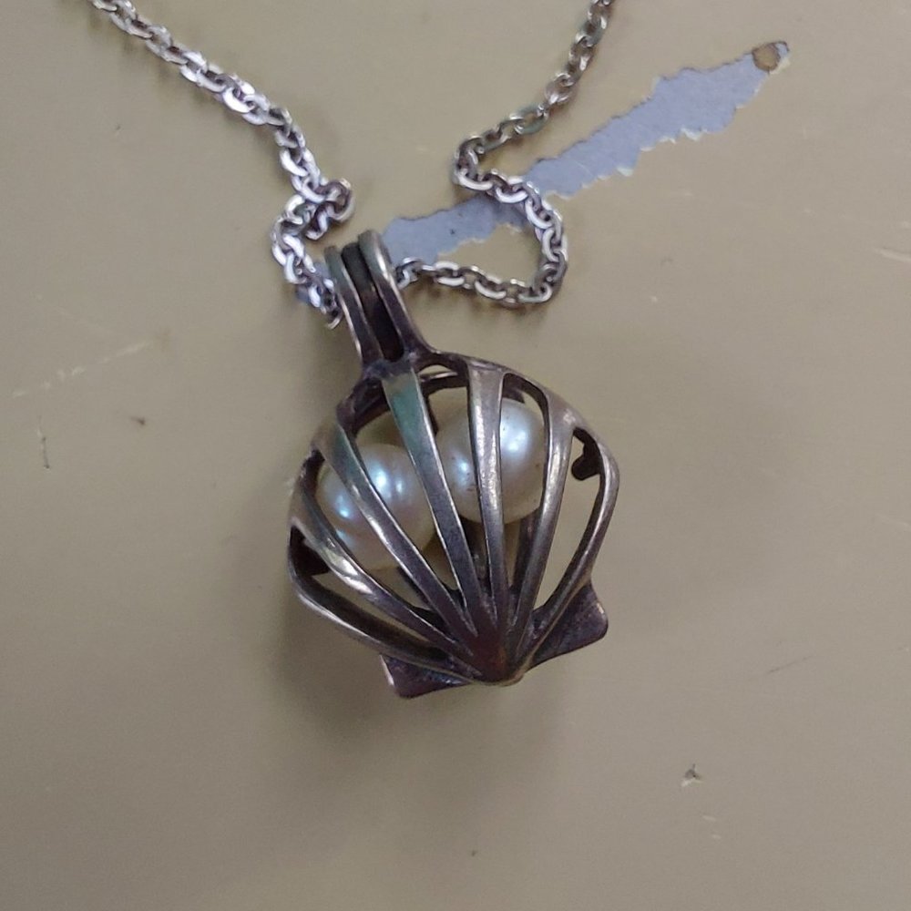 Authentic Pearl Clamshell Necklace
